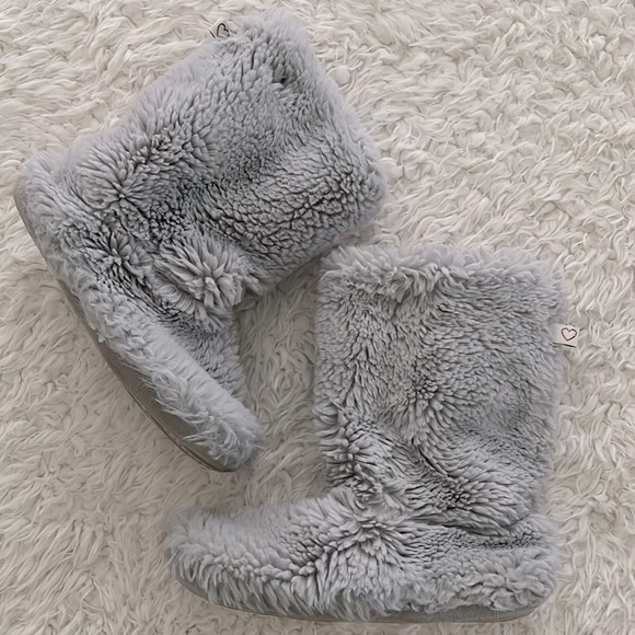LC Lauren Conrad Shoes - Lauren Conrad Faux Fur Boots Slippers Size Large (9-10) Winter Houseshoes